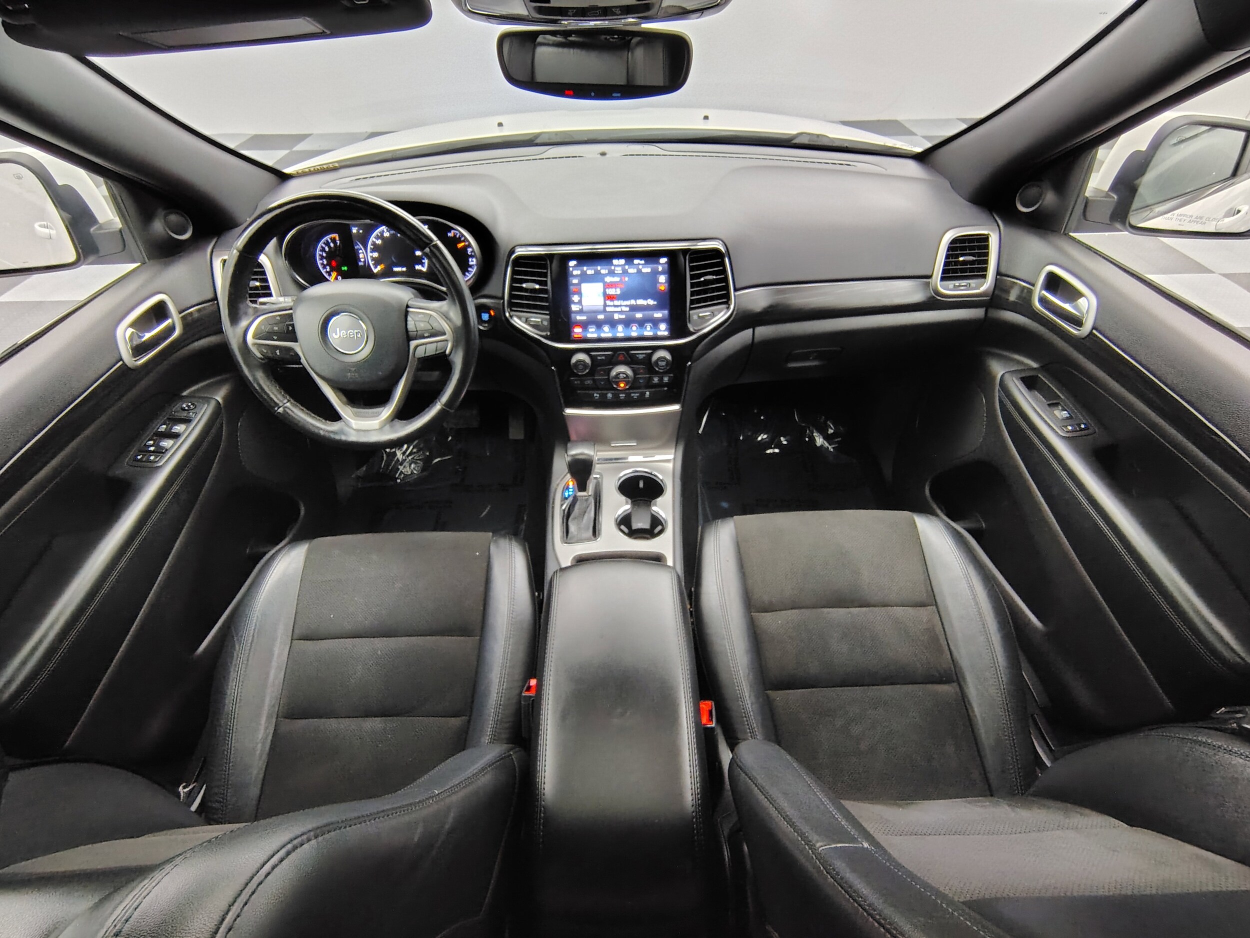 2020 Jeep Grand Cherokee Altitude photo 2