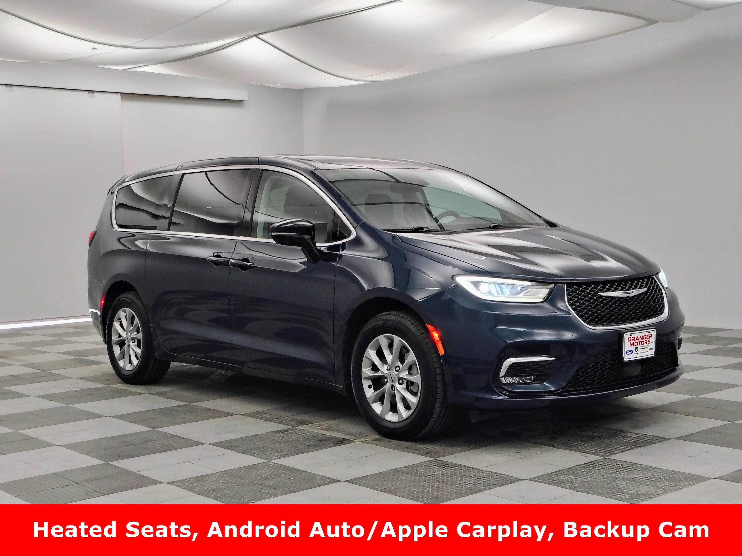 2024 Chrysler Pacifica Touring L AWD's photo