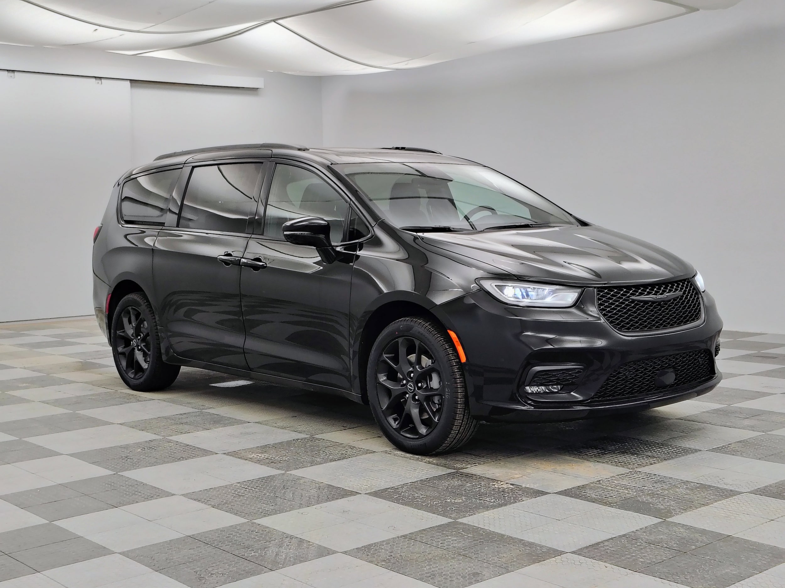 2026 Chrysler Pacifica Limited AWD's photo