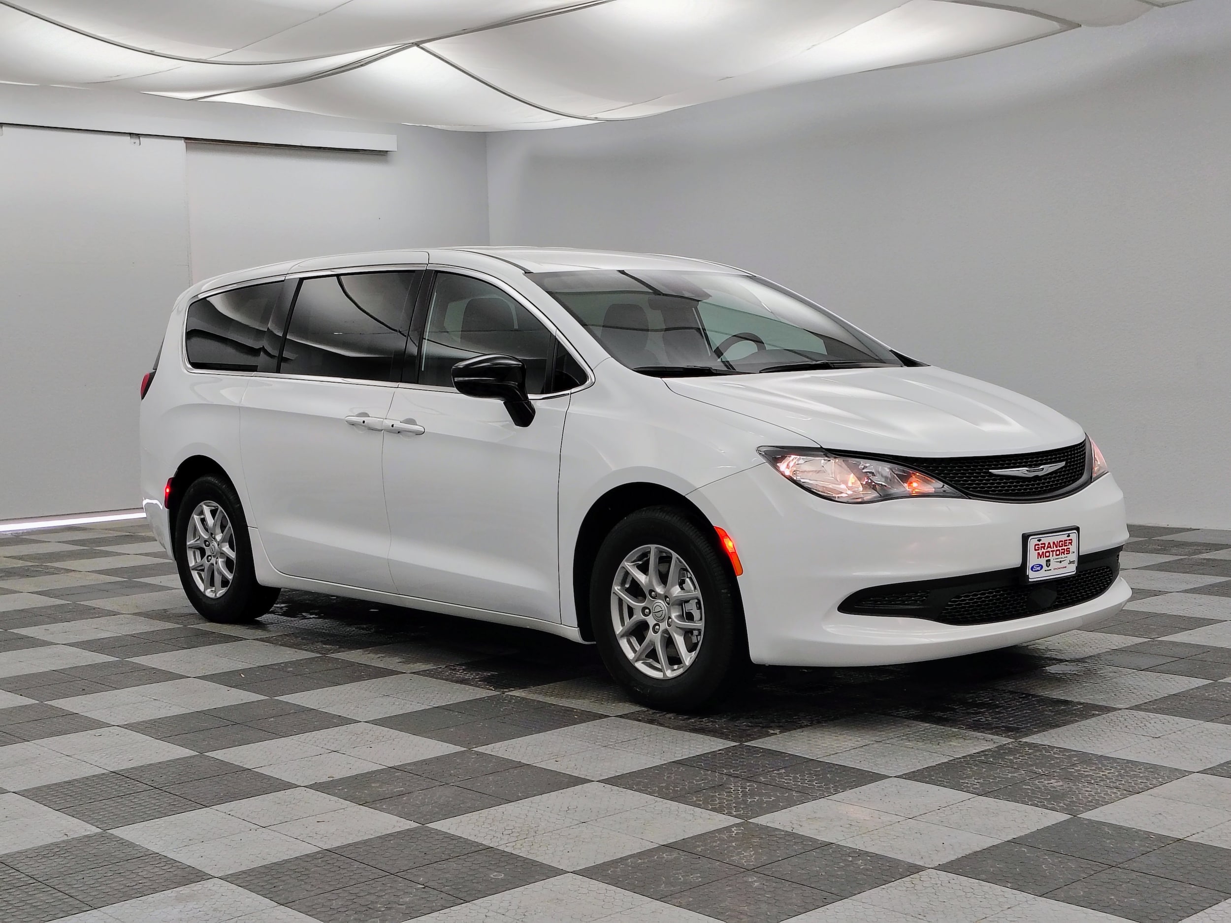 2026 Chrysler Voyager LX's photo