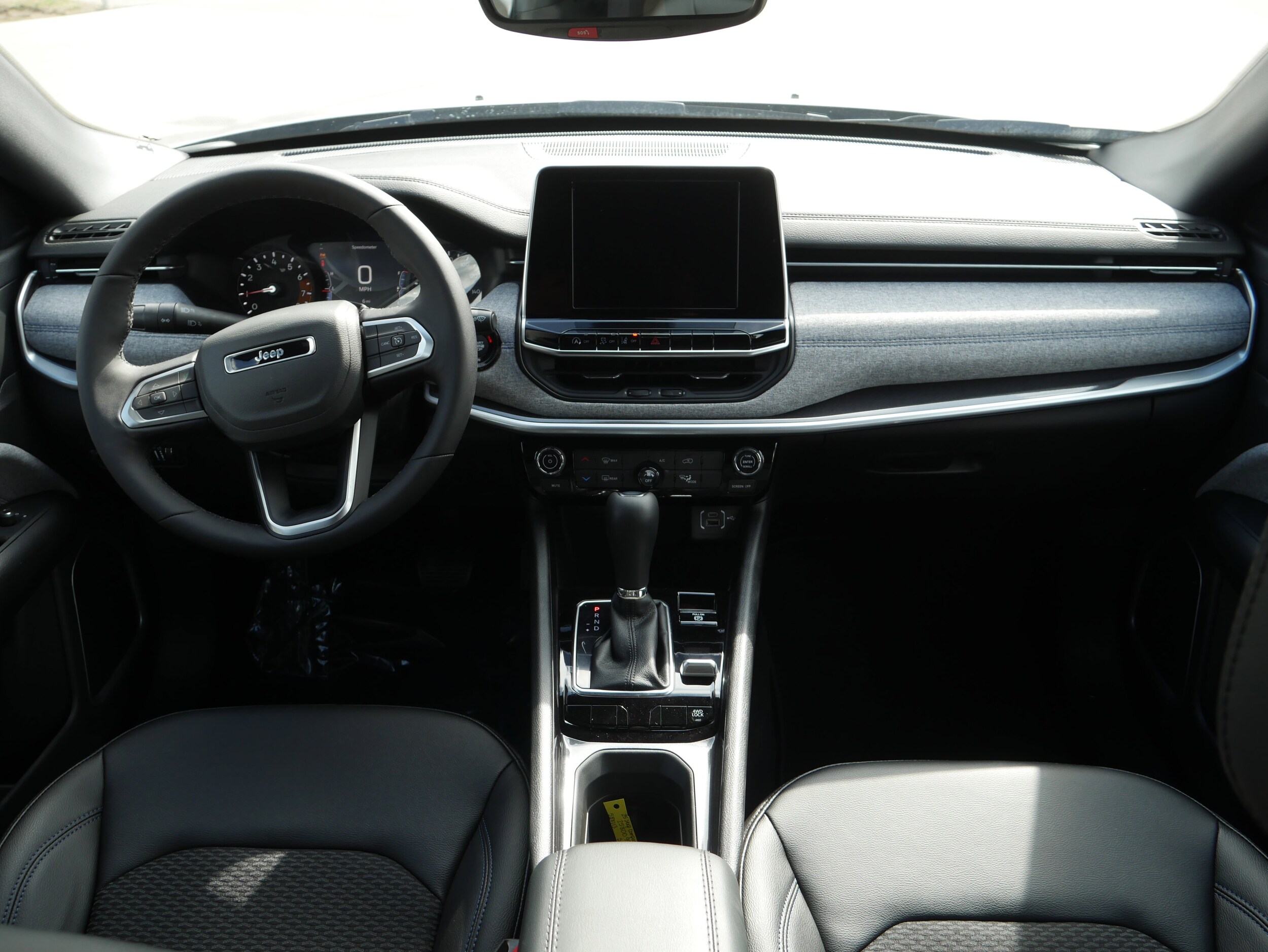 2025 Jeep Compass Latitude photo 2
