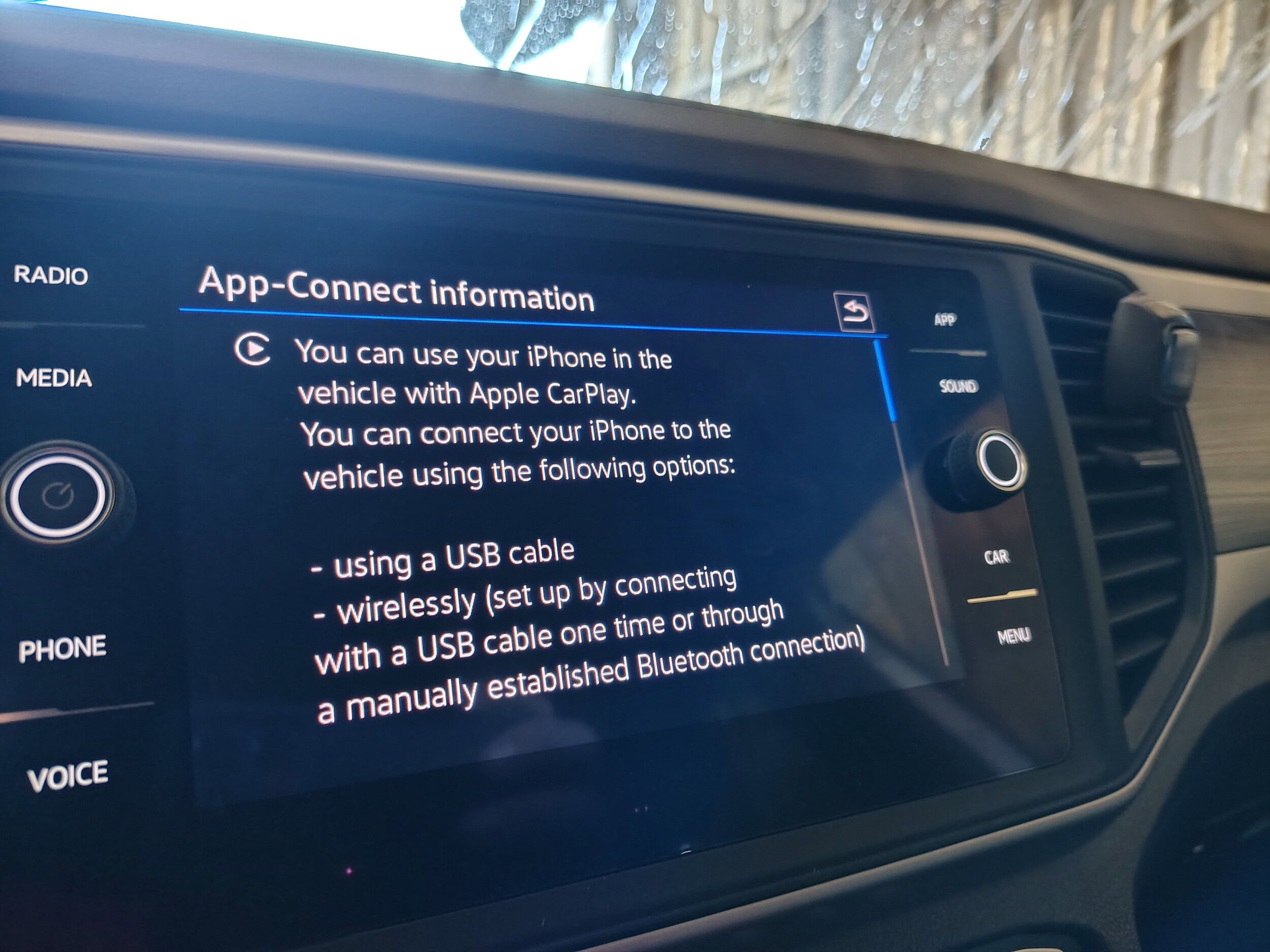 2021 Volkswagen Atlas Cross Sport V6 SE Technology photo 3