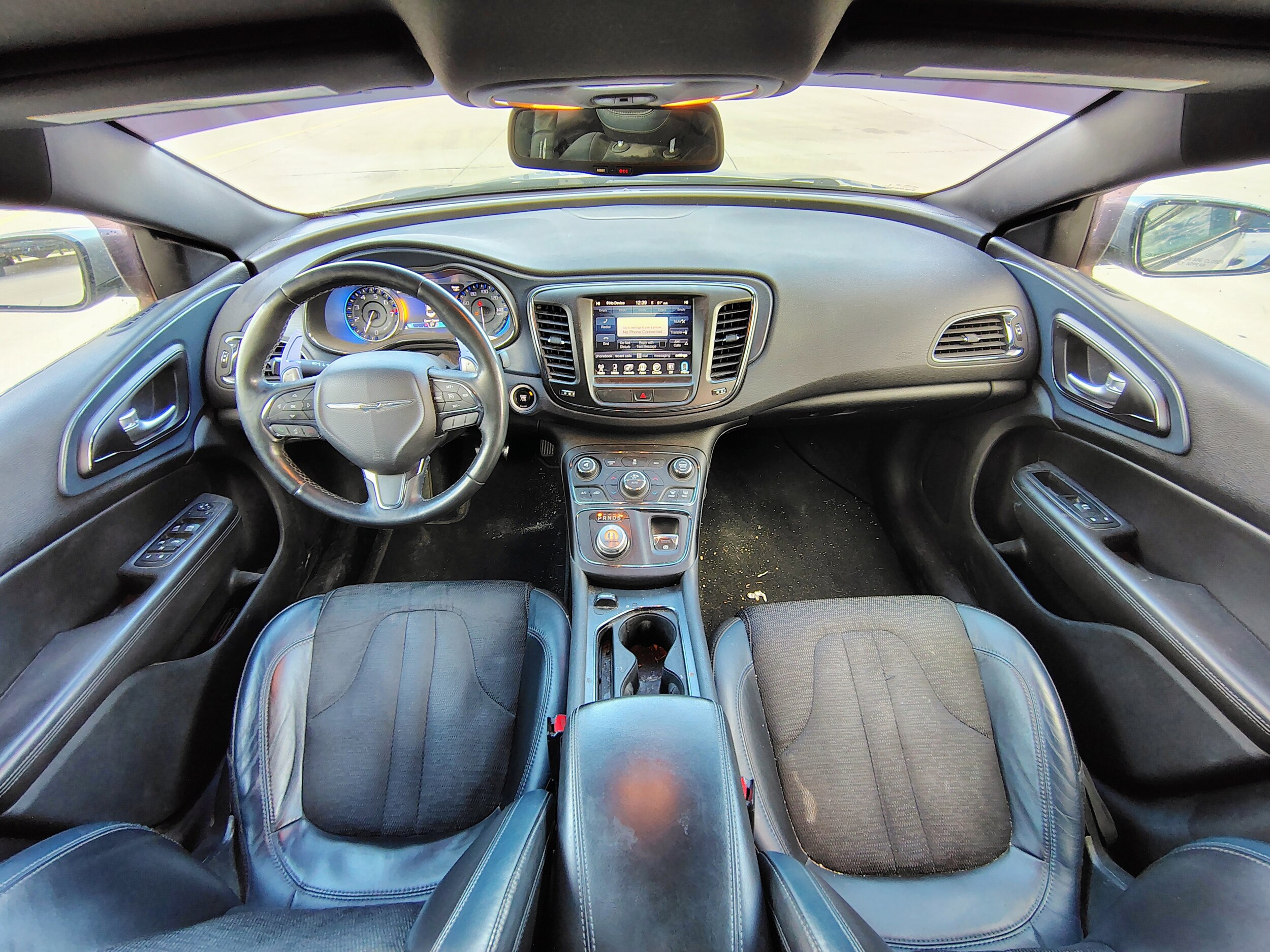 2015 Chrysler 200 S photo 2