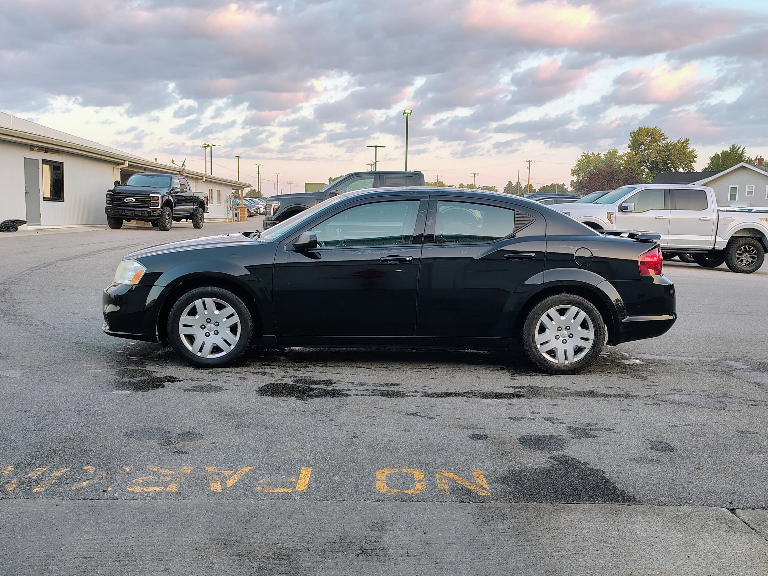 2013 Dodge Avenger SE photo 2