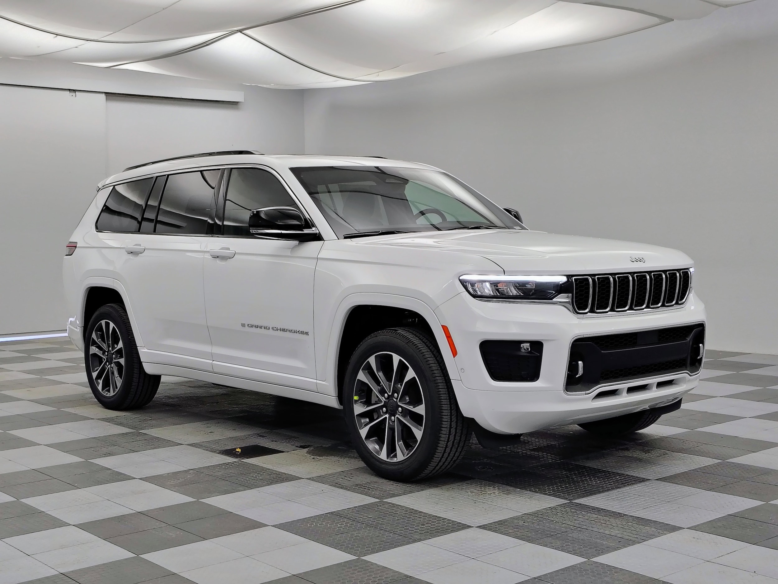 2025 Jeep Grand Cherokee L Overland's photo