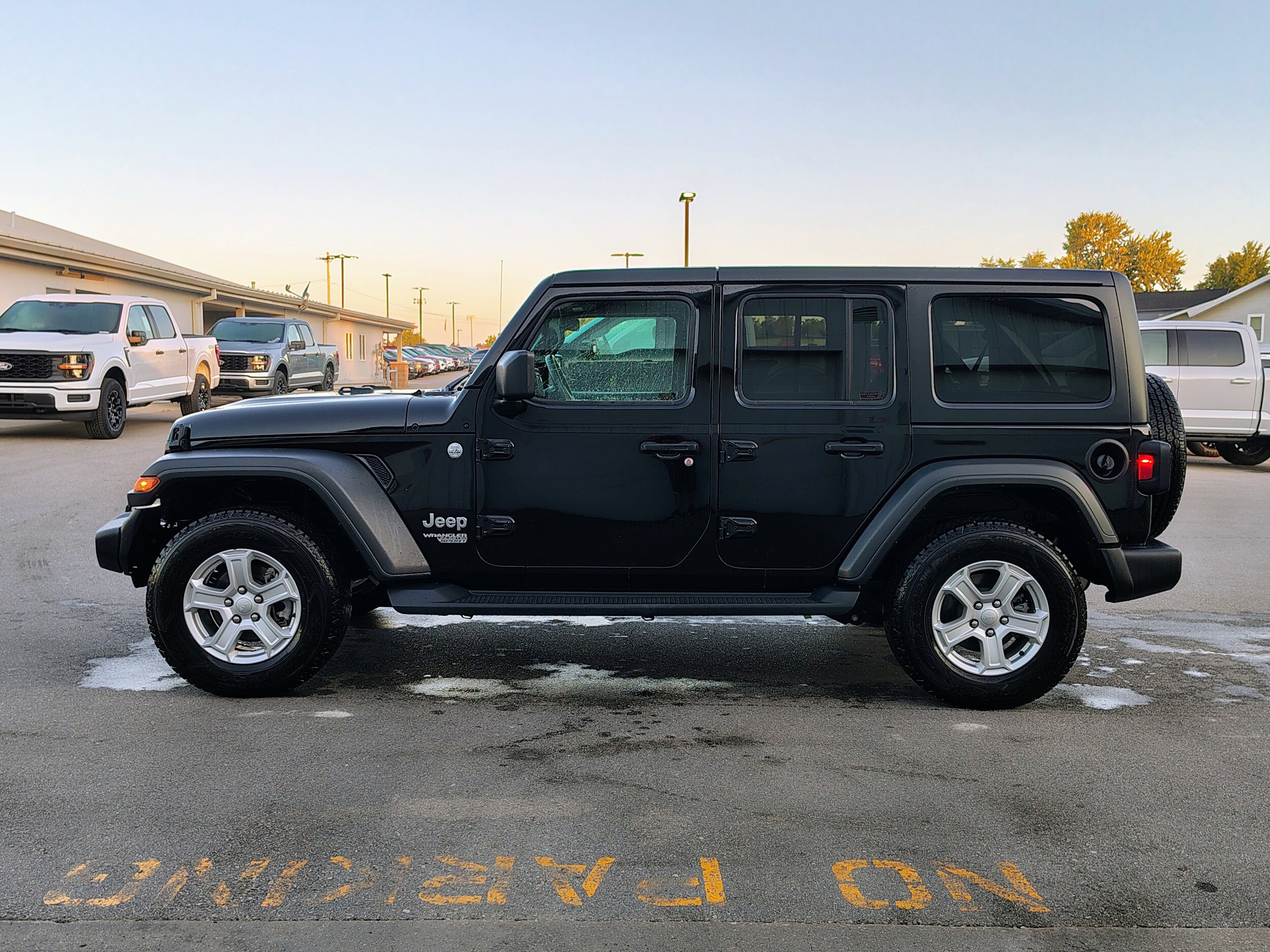 2018 Jeep Wrangler Unlimited Sport S photo 4