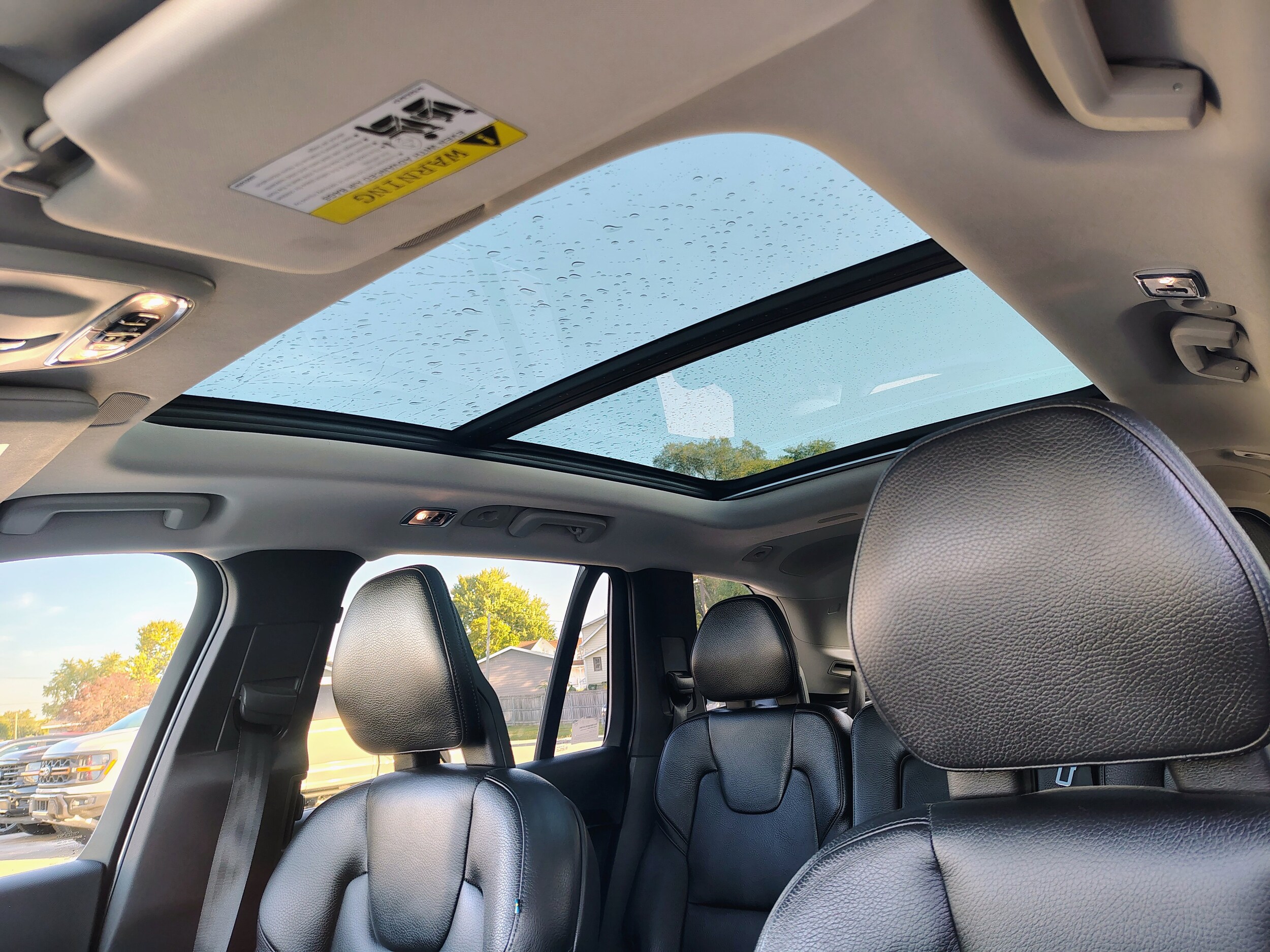 2018 Volvo XC90 T6 AWD Momentum photo 3