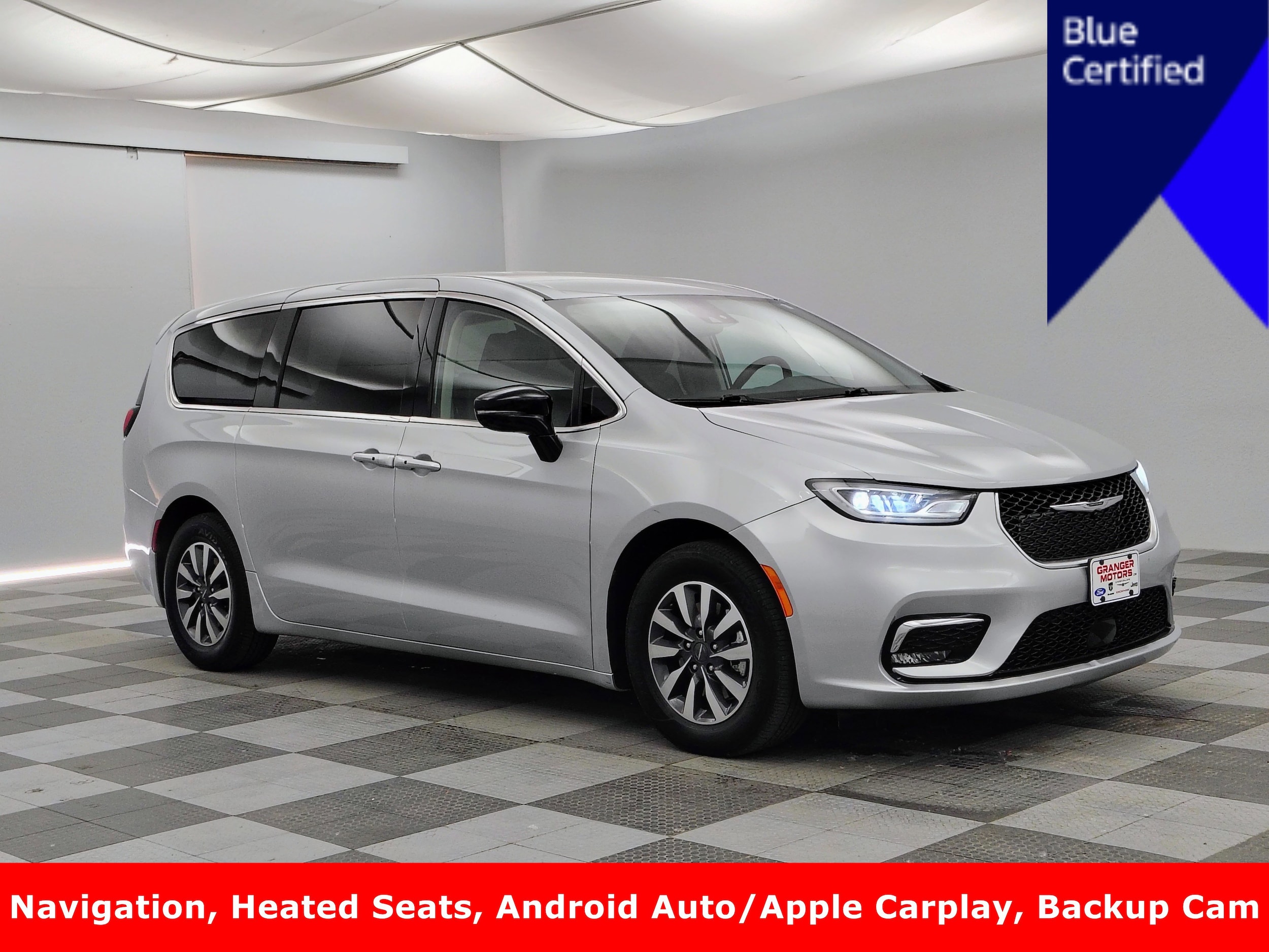2024 Chrysler Pacifica Hybrid Select PHEV's photo