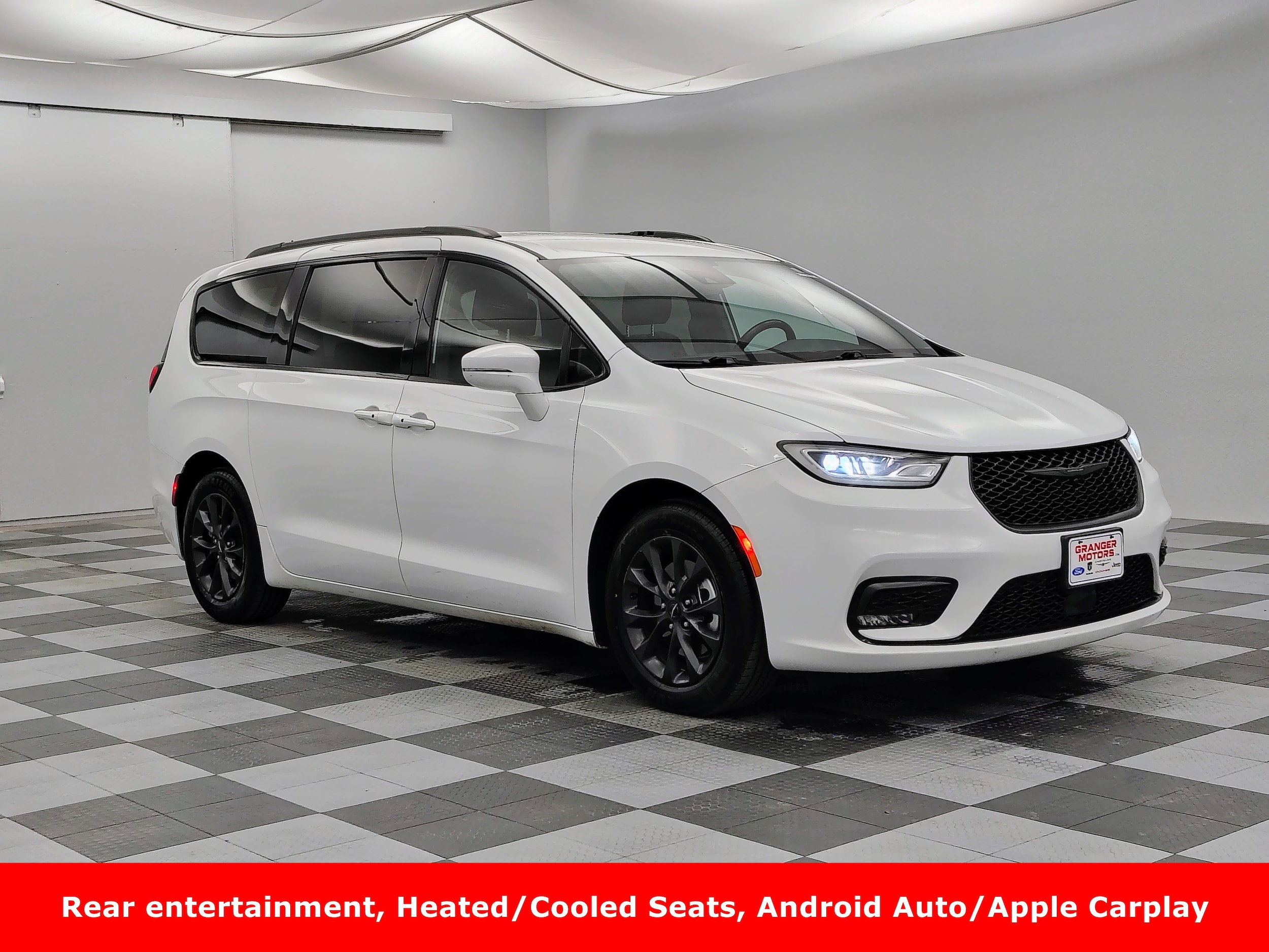 2021 Chrysler Pacifica Touring L's photo