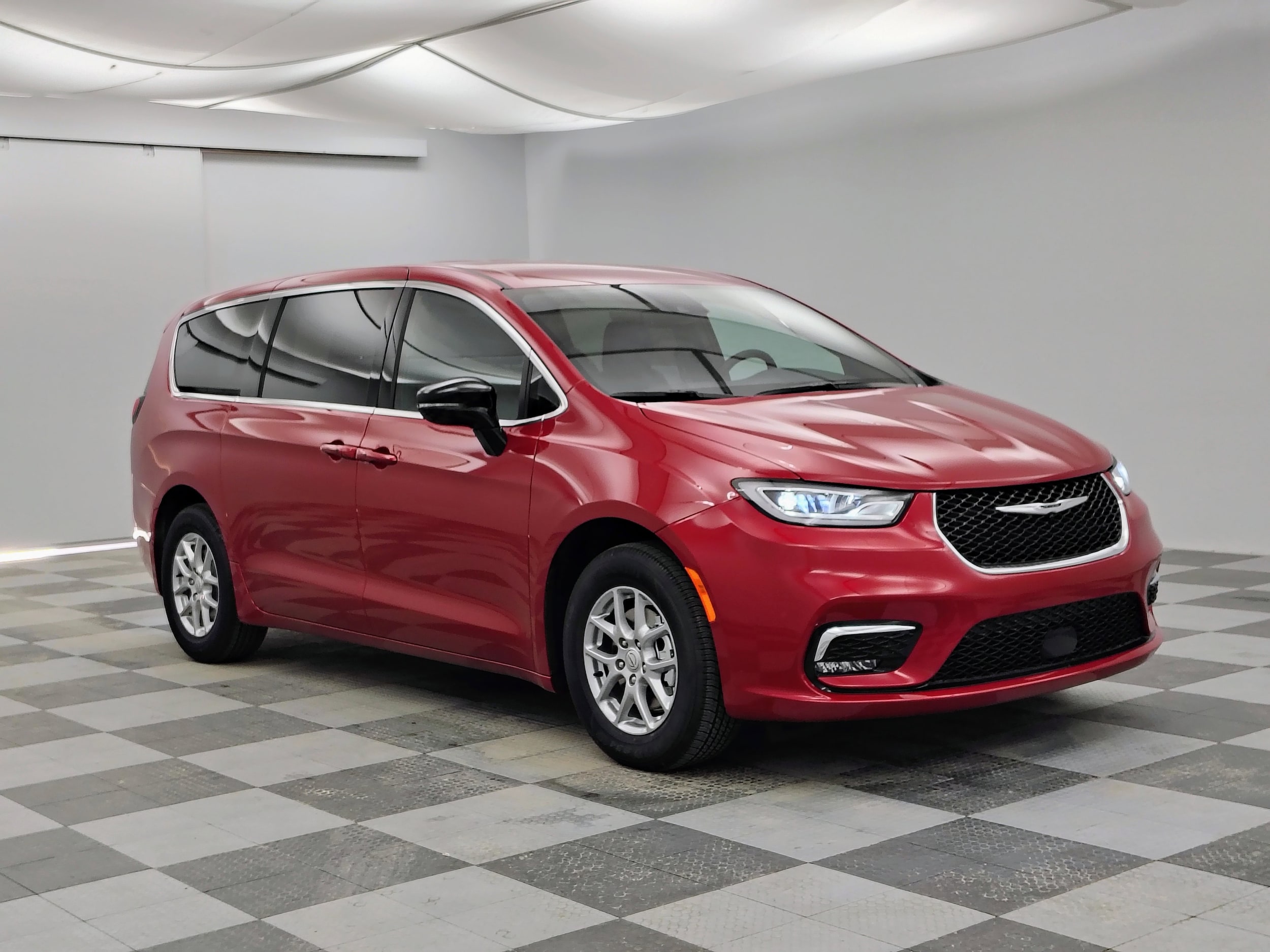 2026 Chrysler Pacifica Select's photo