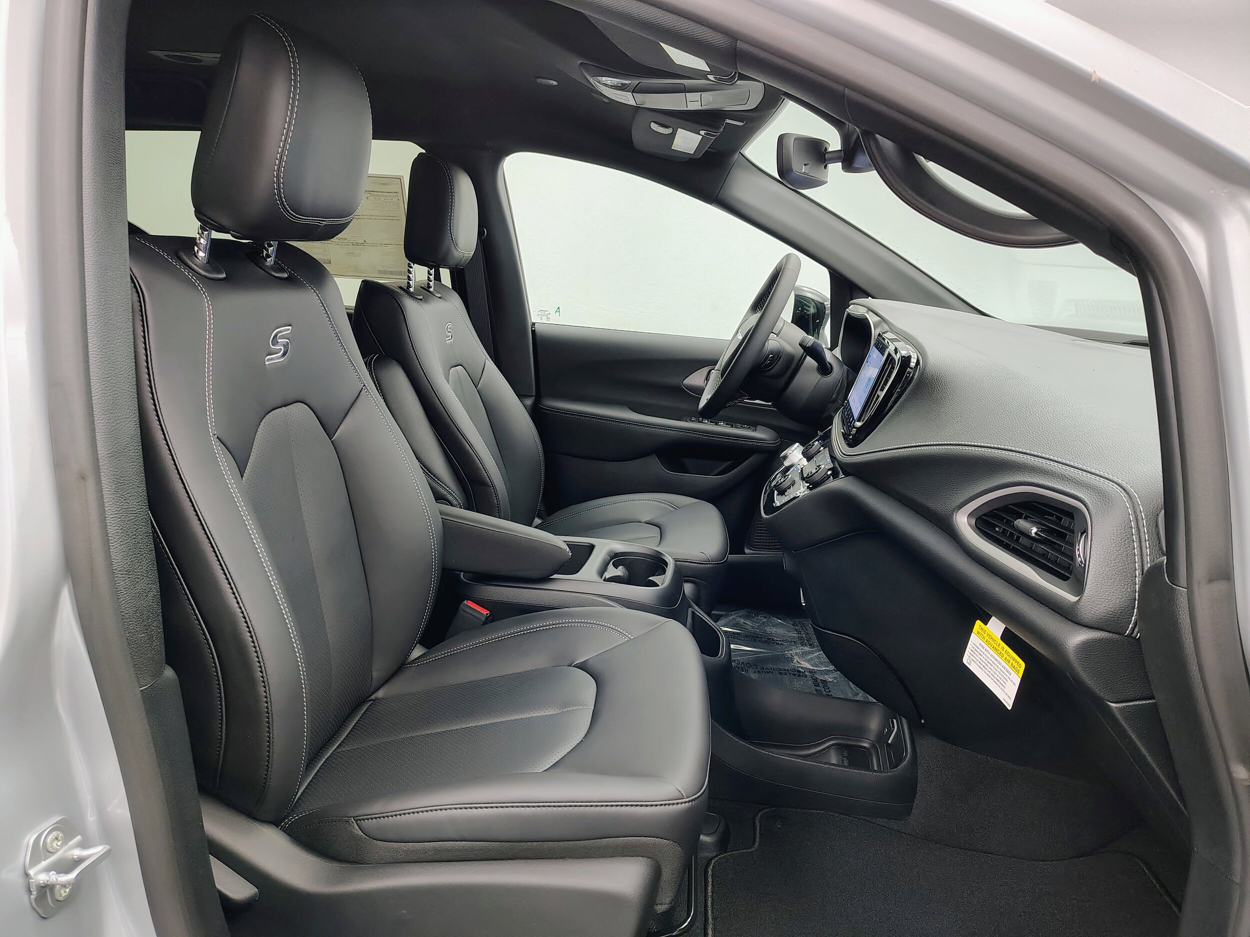 2026 Chrysler Pacifica Select - Photo 25