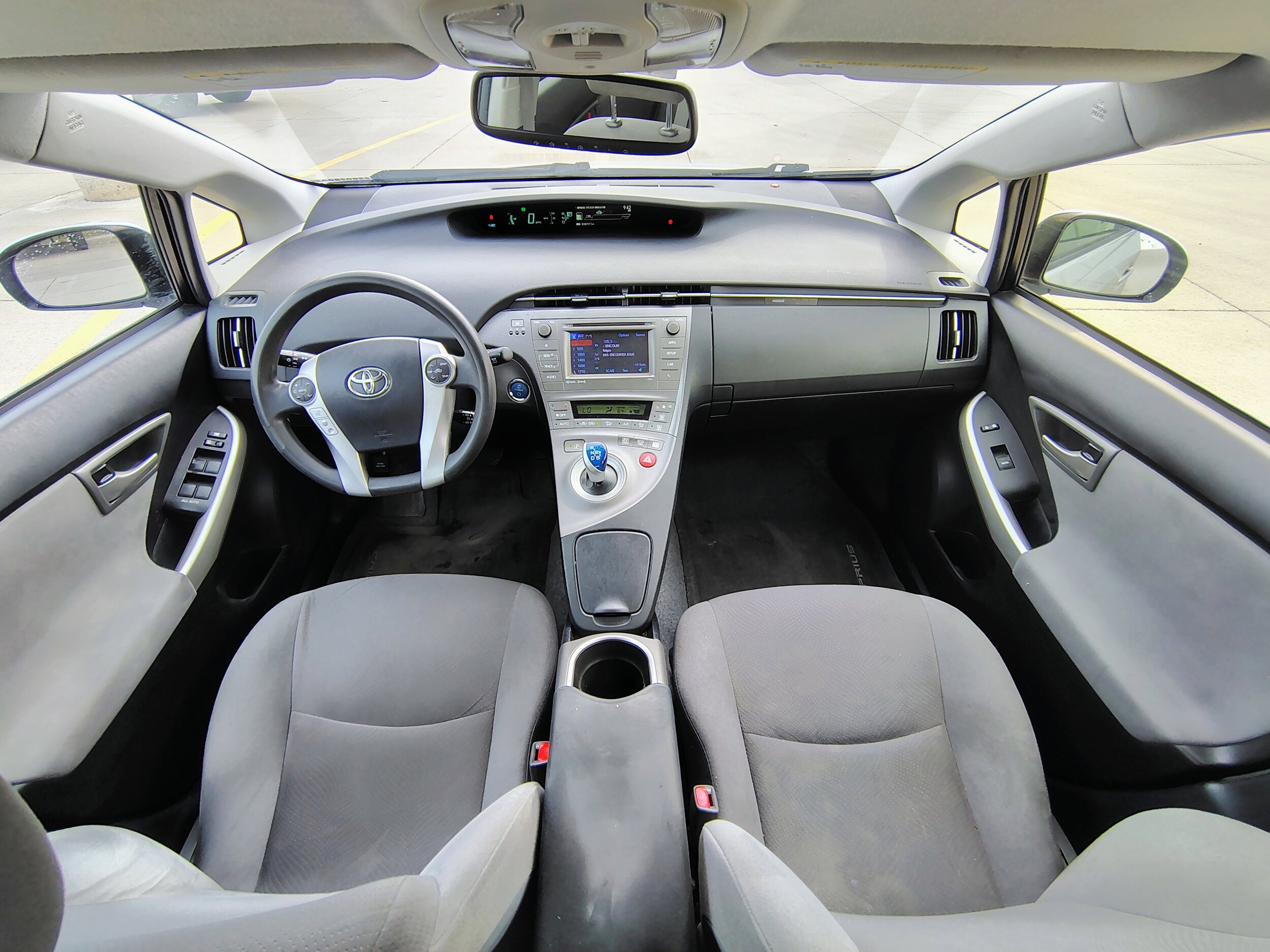 2015 Toyota Prius Three photo 2
