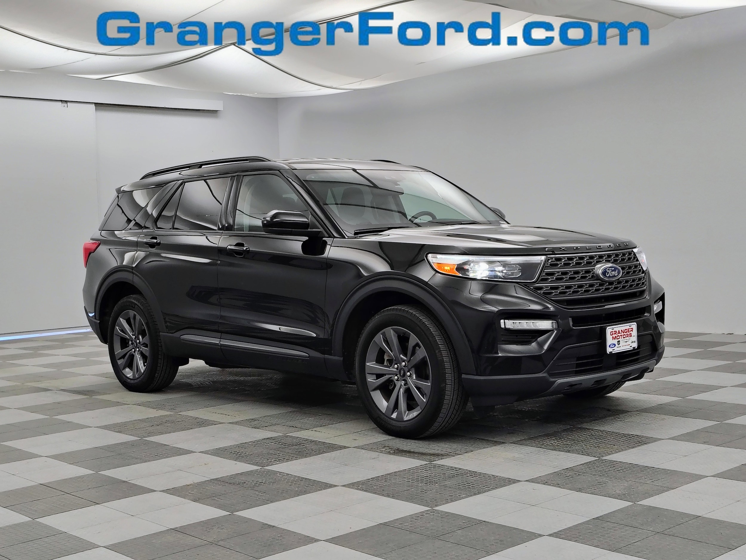 2023 Ford Explorer XLT's photo
