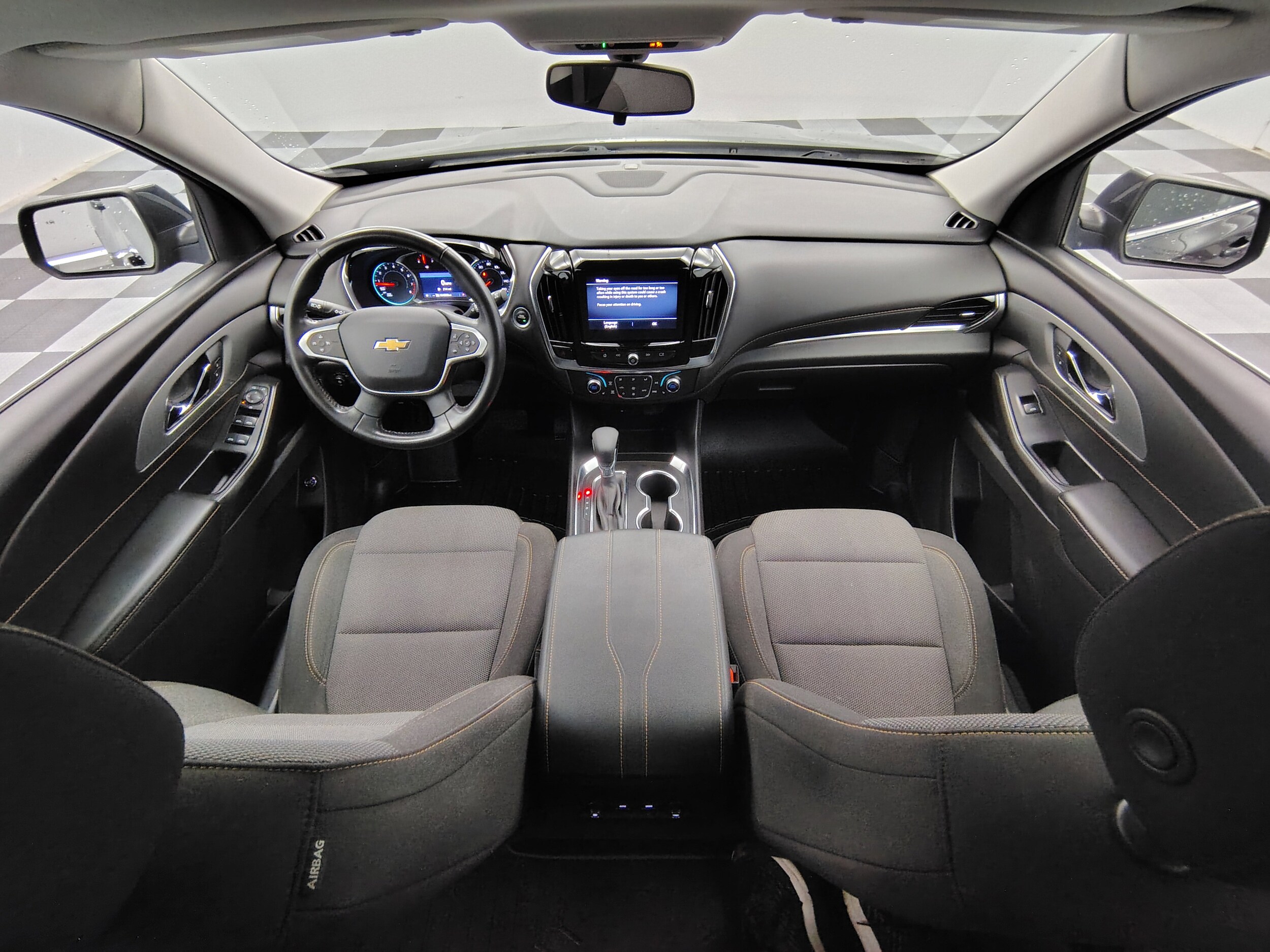 2021 Chevrolet Traverse Cloth 1LT photo 2
