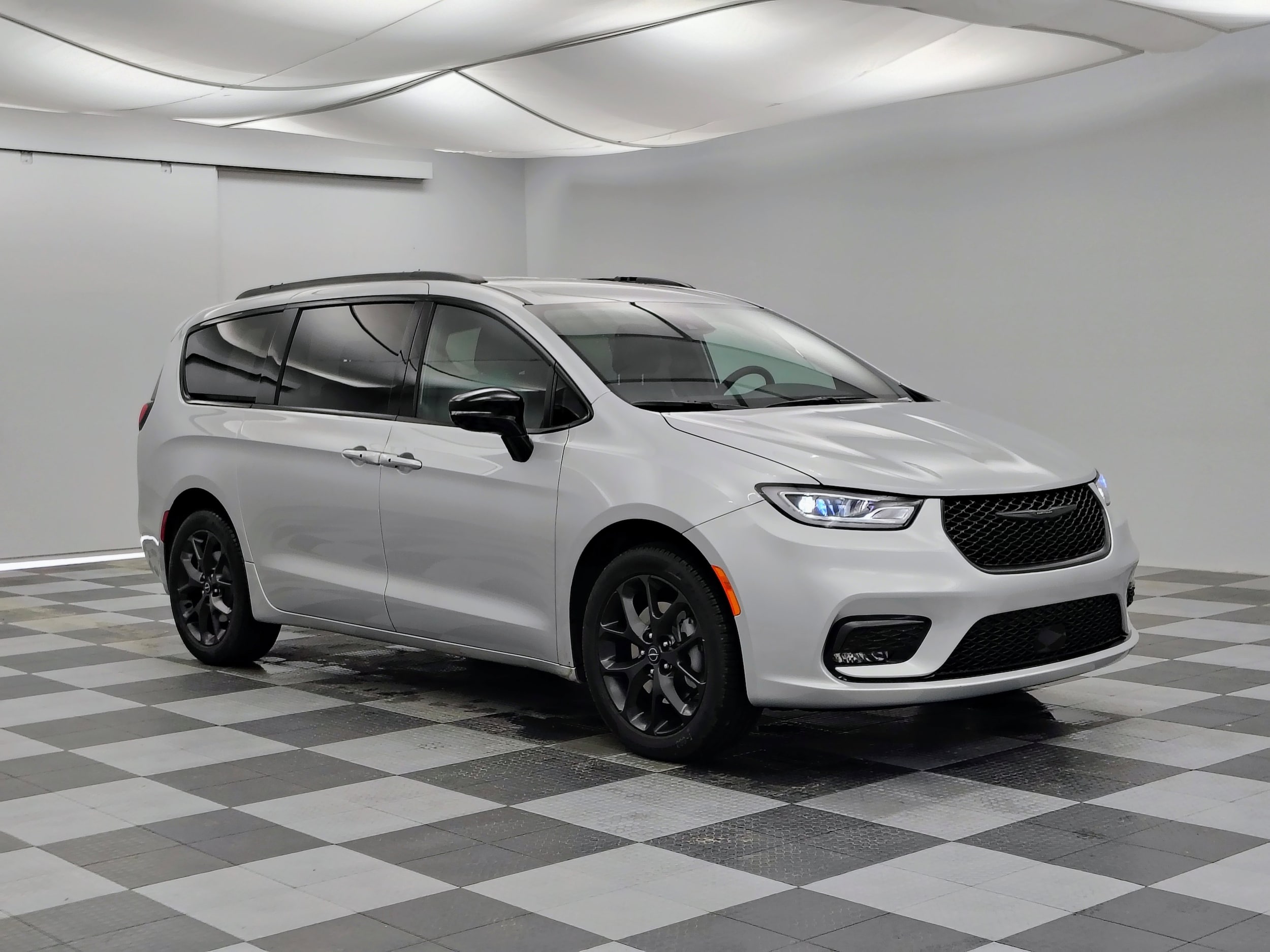 2026 Chrysler Pacifica Select's photo