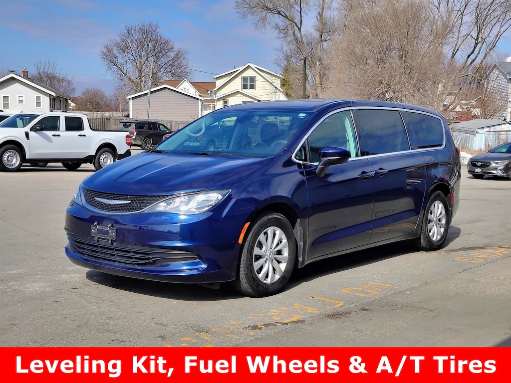 Used 2017 Chrysler Pacifica Touring Van