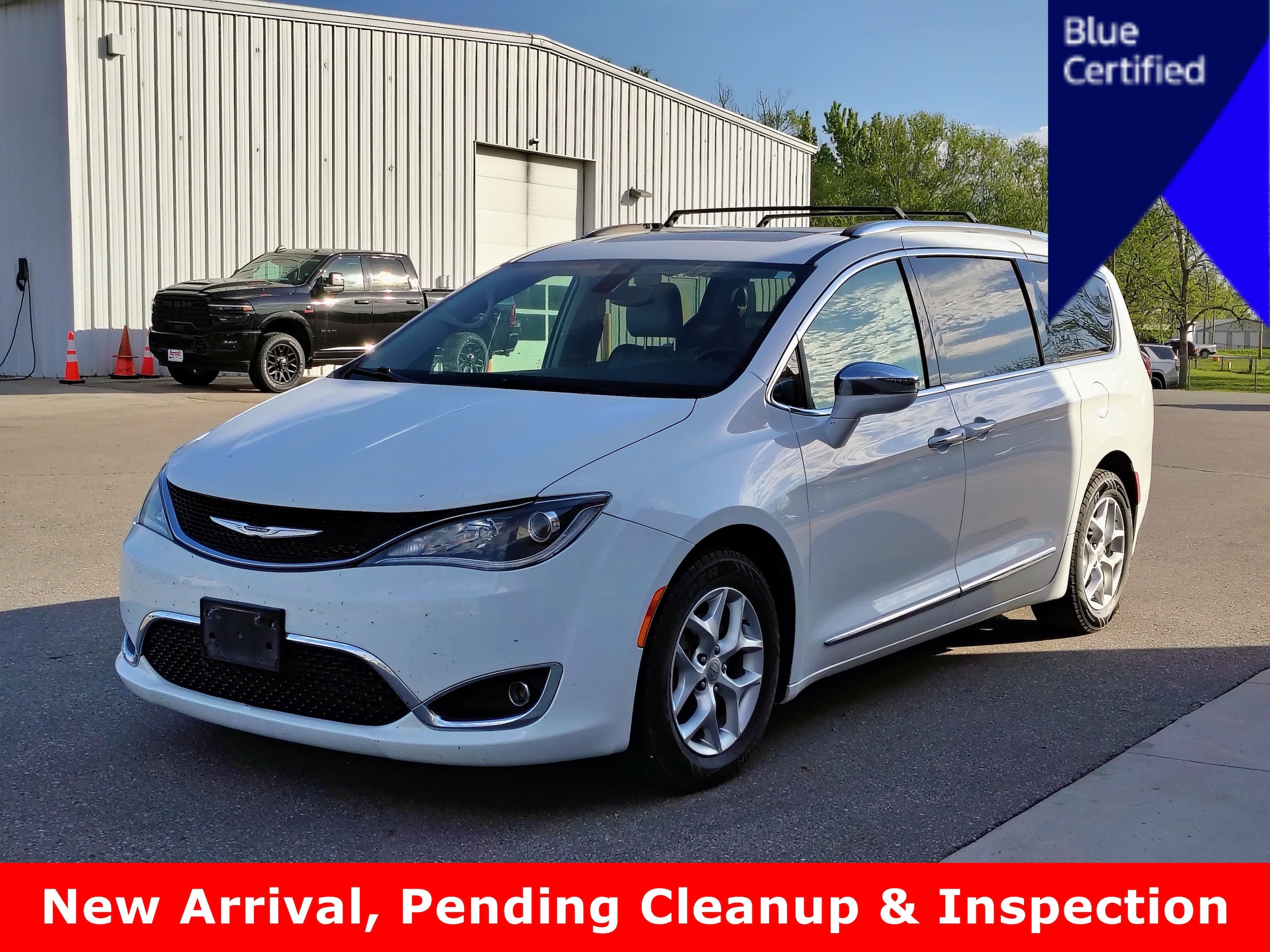 2020 Chrysler Pacifica Limited's photo