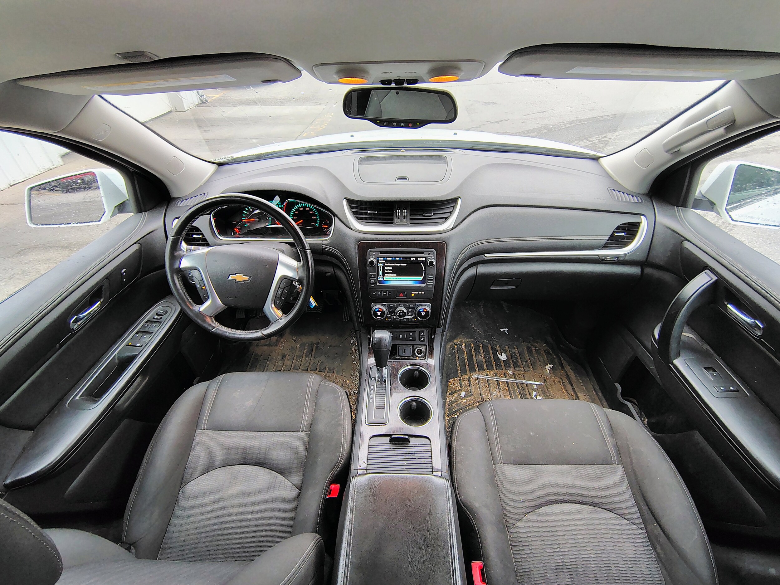 2016 Chevrolet Traverse 2LT photo 2