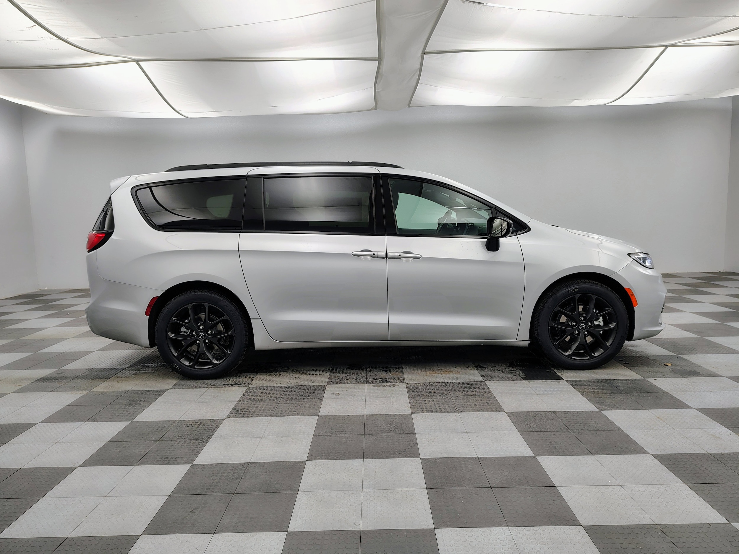 2026 Chrysler Pacifica Select - Photo 12