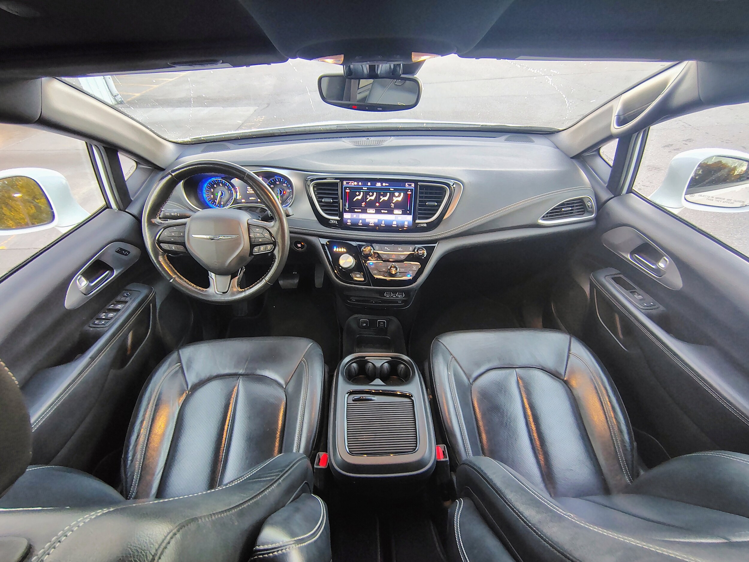 2021 Chrysler Pacifica Touring L photo 2