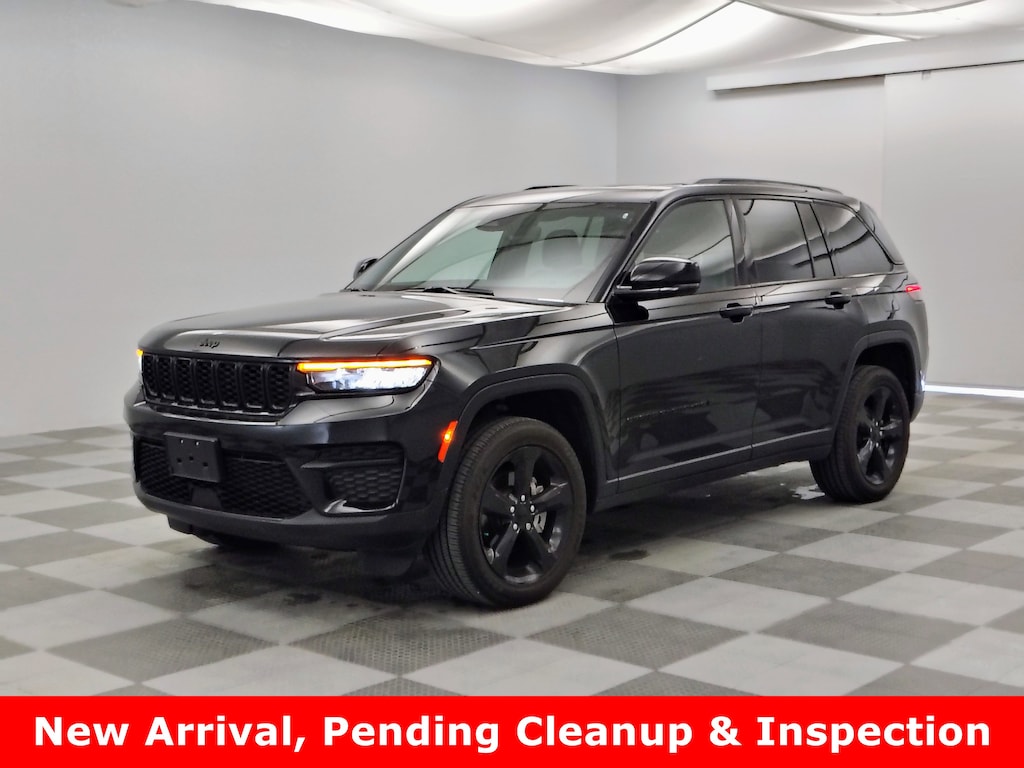 Used 2023 Jeep Grand Cherokee Laredo SUV