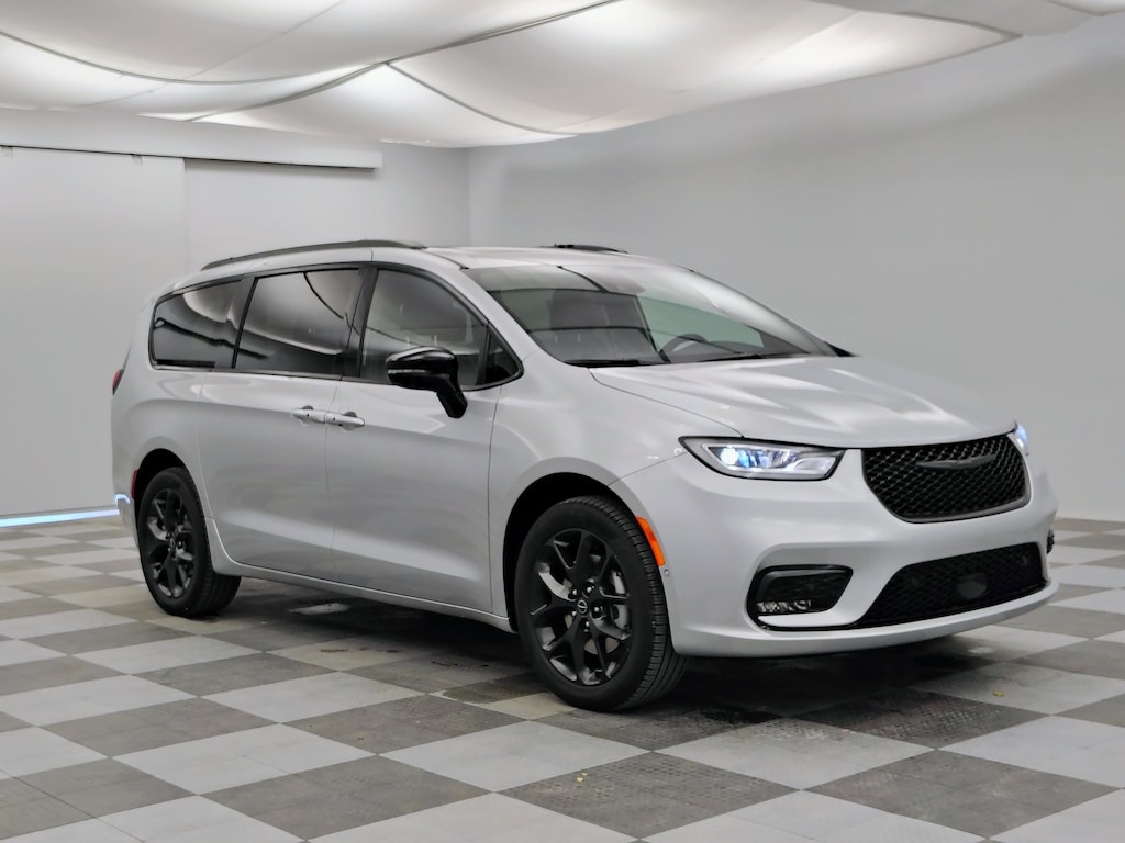 New 2026 Chrysler Pacifica Limited Van