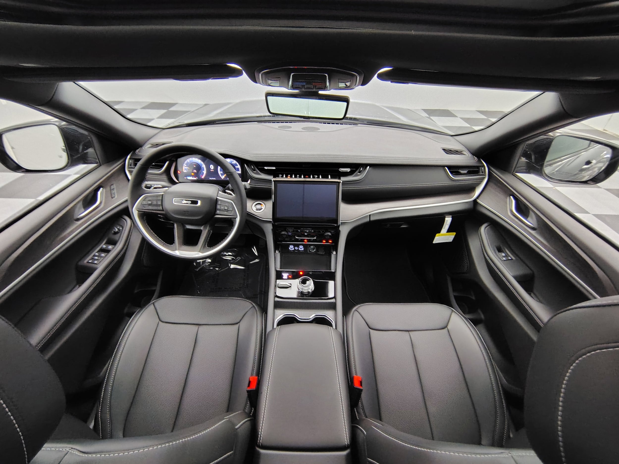 2025 Jeep Grand Cherokee Limited photo 3