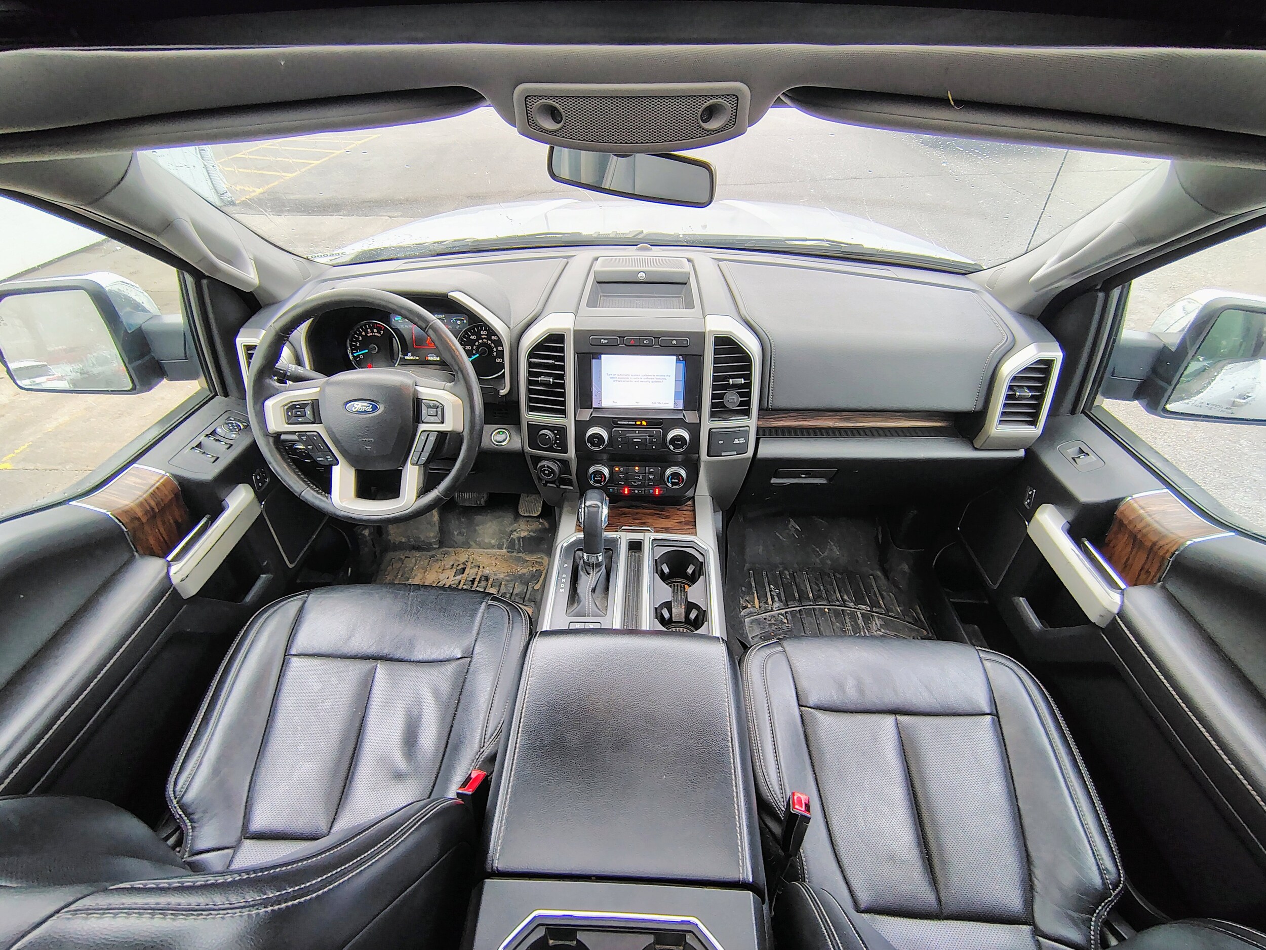 2019 Ford F-150 Lariat photo 2