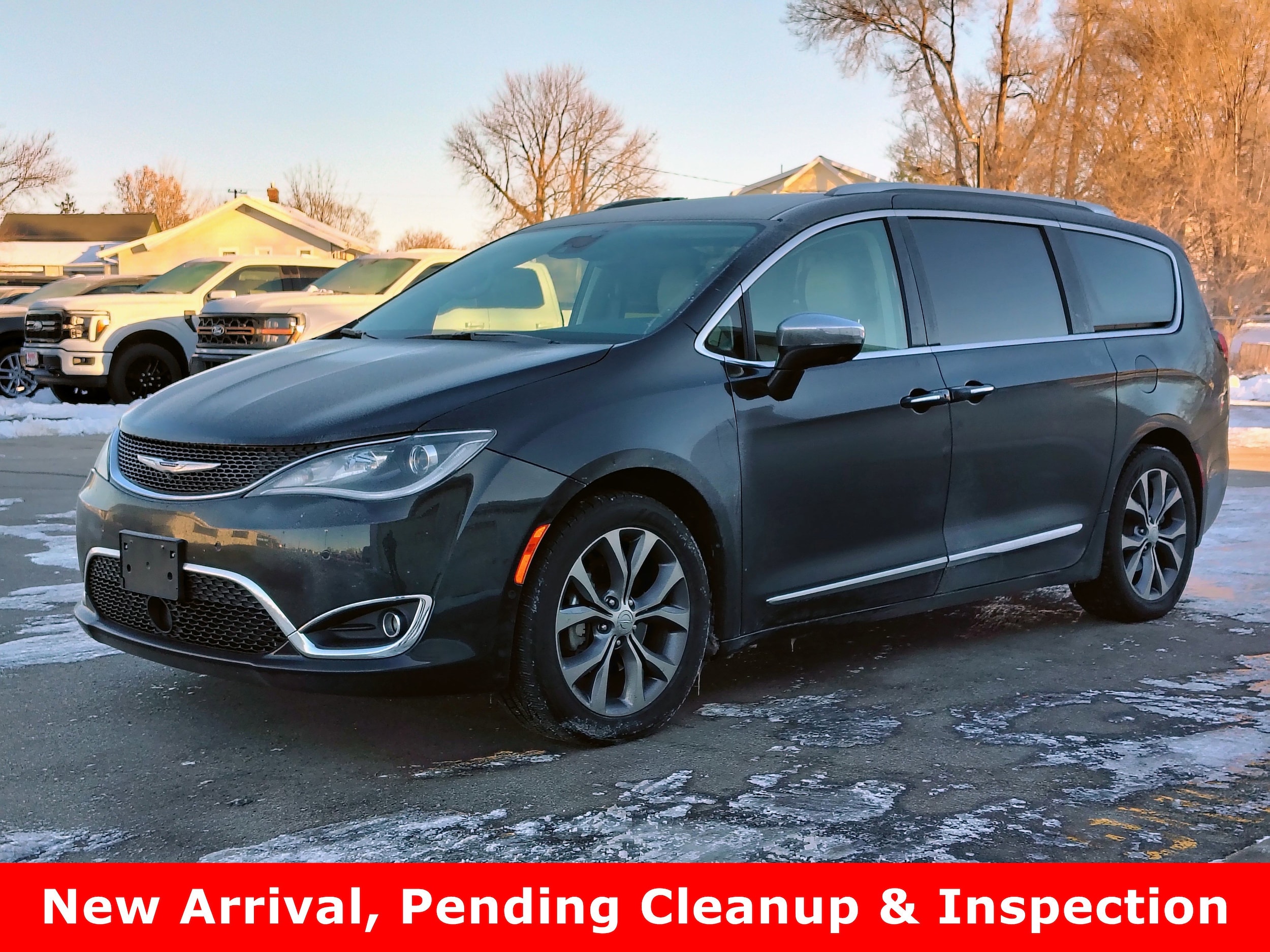 2020 Chrysler Pacifica Limited's photo