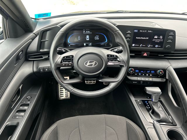 2025 Hyundai Elantra SEL - Photo 17