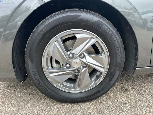 2024 Hyundai Elantra SE - Photo 11