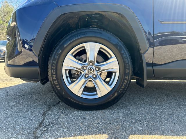 2024 Toyota RAV4 XLE - Photo 11
