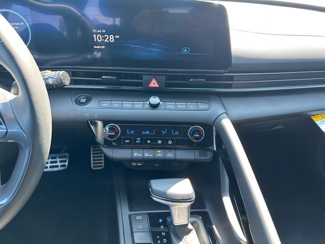 2025 Hyundai Elantra Blue - Photo 18