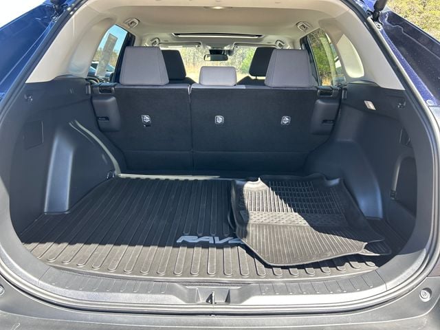 2024 Toyota RAV4 XLE - Photo 24