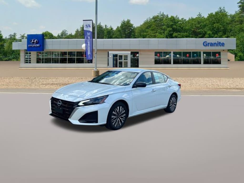 Used 2025 Nissan Altima 2.5 SV Sedan