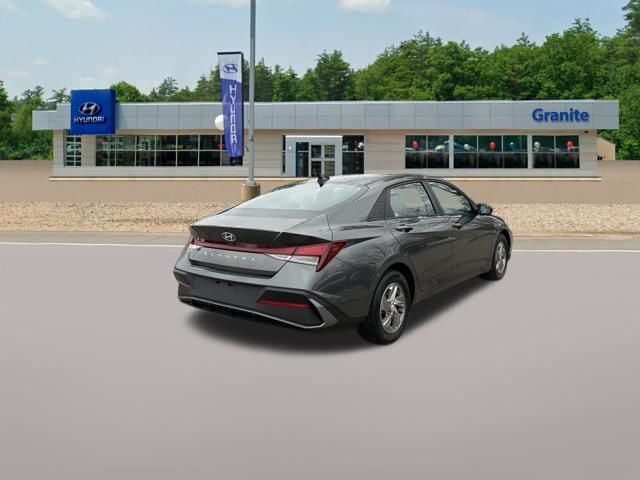 2024 Hyundai Elantra SE - Photo 7