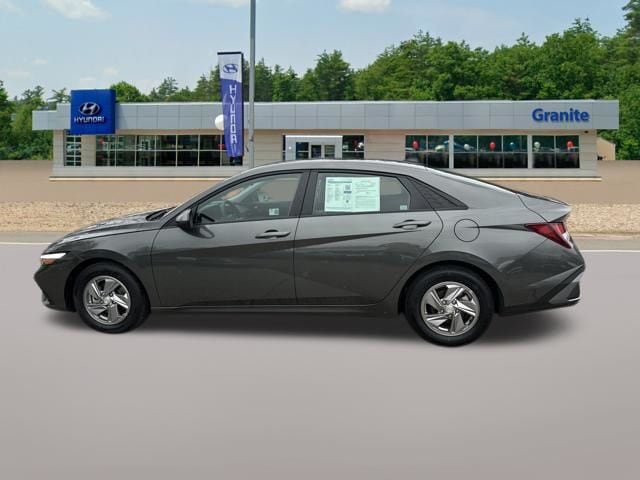 2024 Hyundai Elantra SE - Photo 10