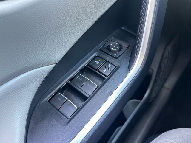 2024 Toyota RAV4 XLE - Photo 12