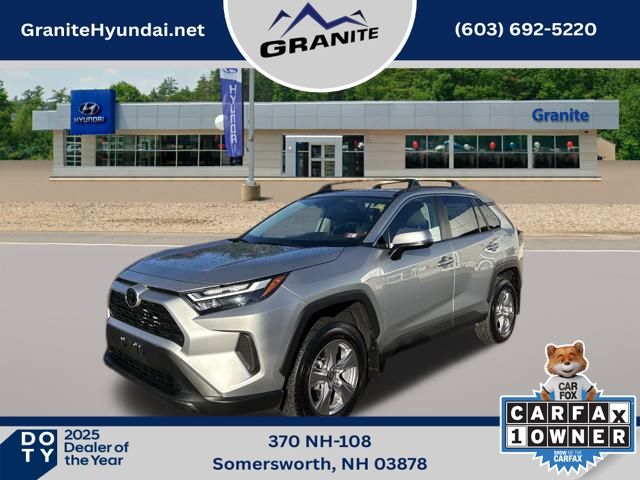 2024 Toyota RAV4 XLE's photo