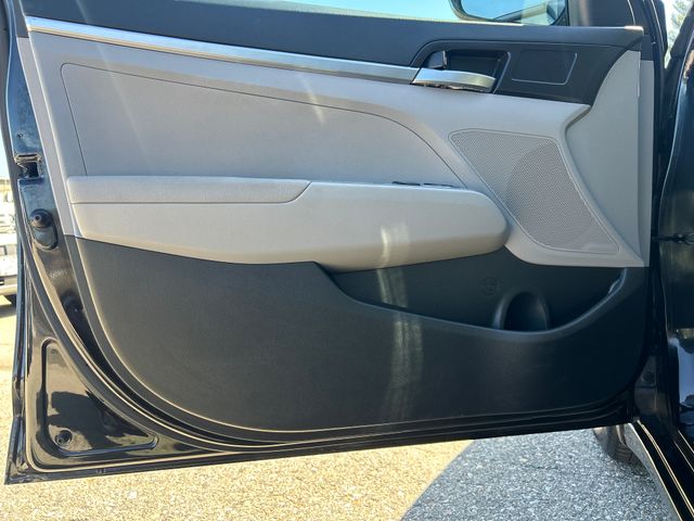 2020 Hyundai Elantra SE - Photo 13