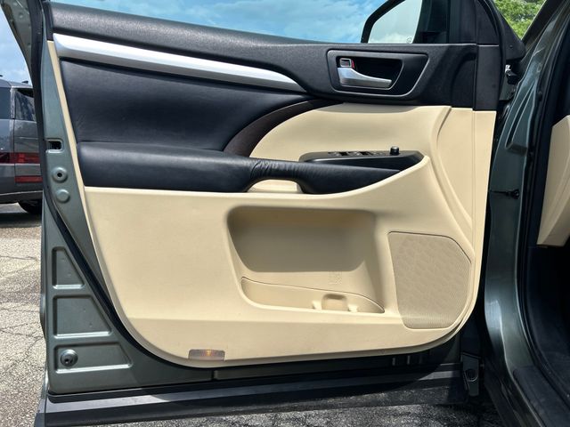2015 Toyota Highlander XLE - Photo 13