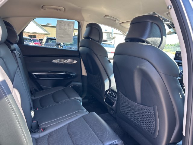 2025 GENESIS GV70 Standard - Photo 23