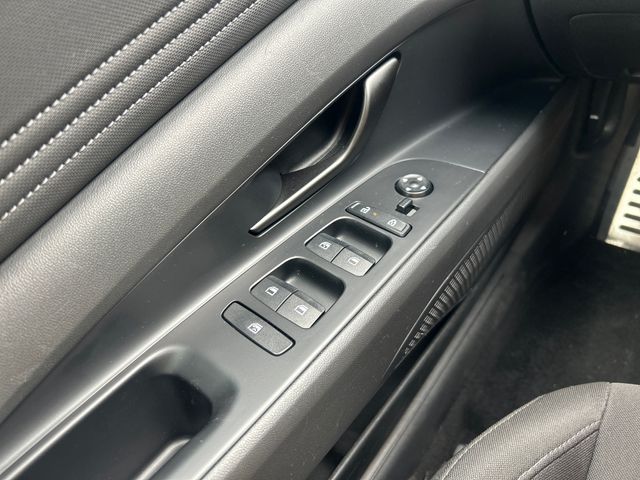 2025 Hyundai Elantra SEL - Photo 12