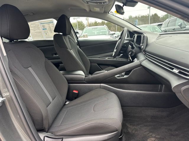 2024 Hyundai Elantra SE - Photo 22