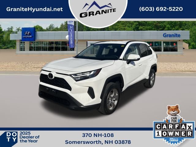2022 Toyota RAV4 XLE's photo