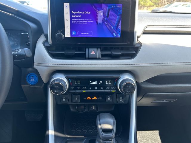 2024 Toyota RAV4 XLE - Photo 19