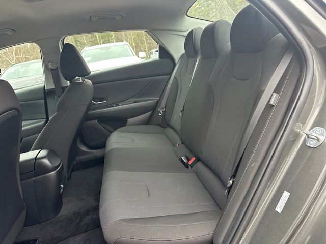 2024 Hyundai Elantra SE - Photo 19