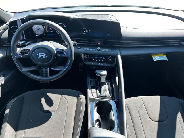 2025 Hyundai Elantra Blue - Photo 17