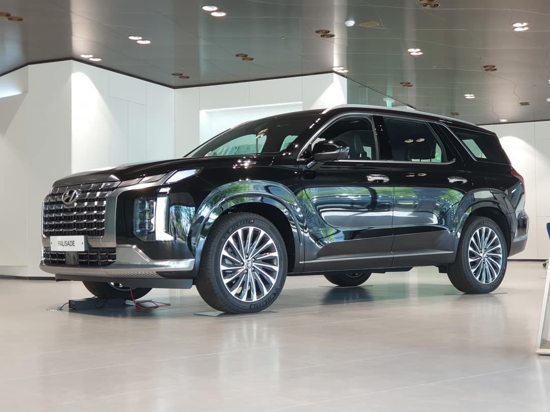 2024 Hyundai Kona in the showroom