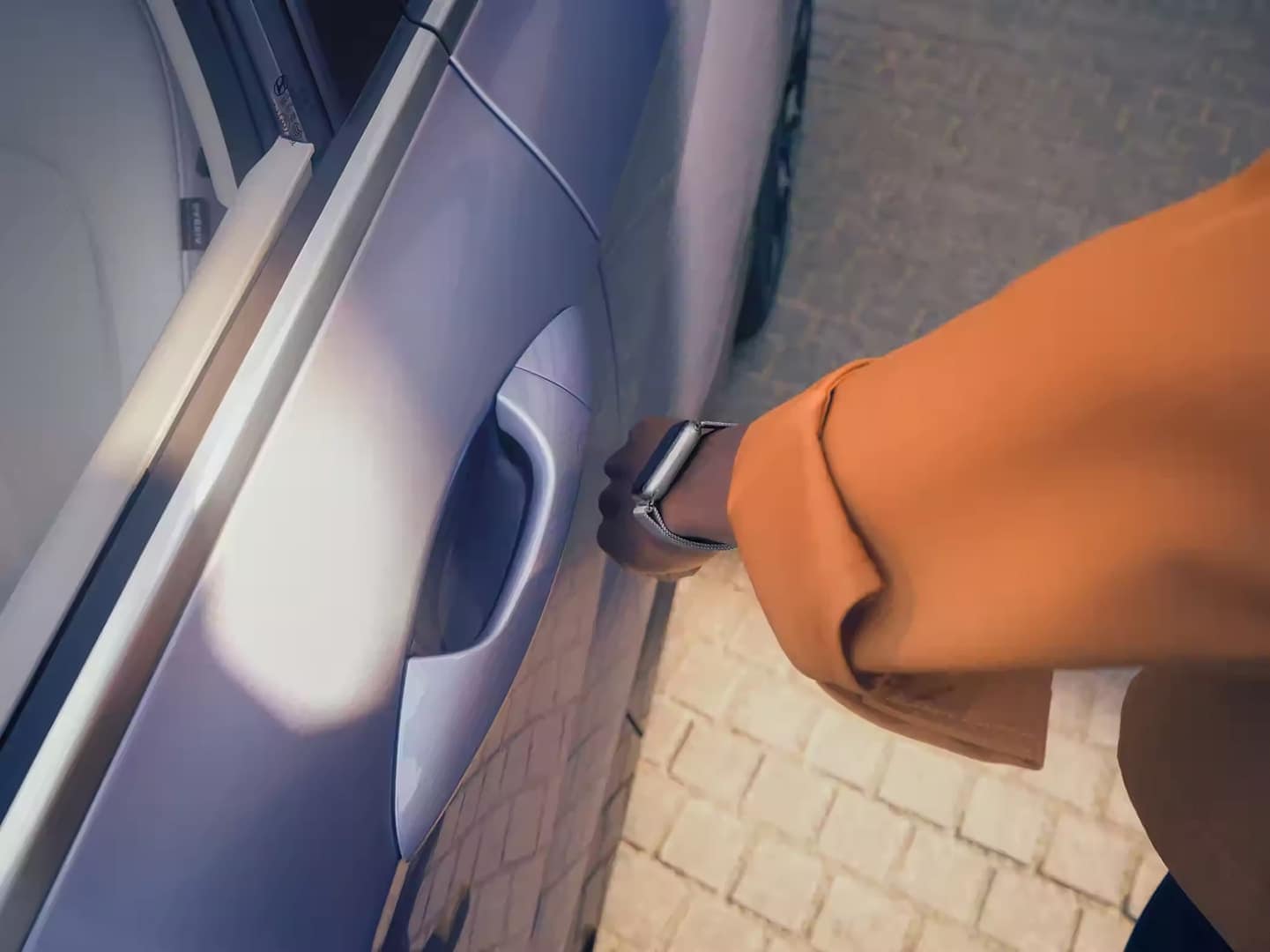 Women using Hyundai Digital Key